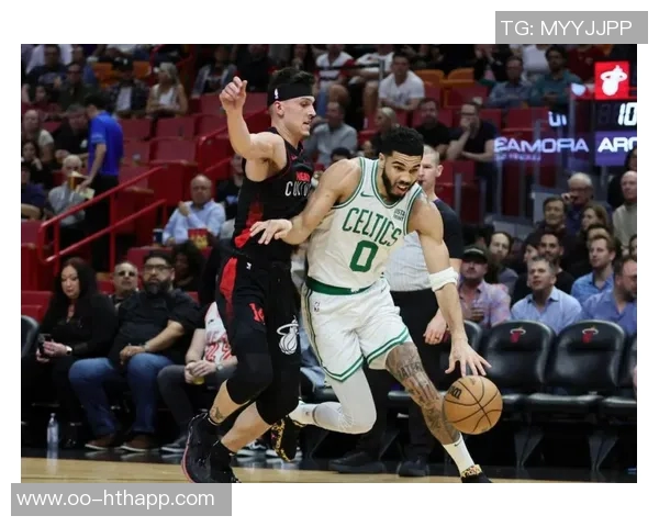 马克西首节表现惊艳10投6中三分命中率高效砍下15分助攻球队领跑